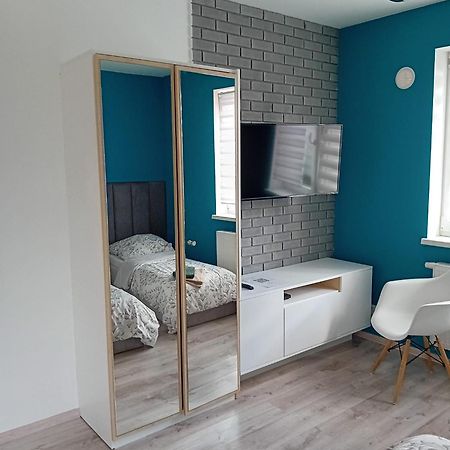 Apartament Z Lozem Malzenskim - Bezplatny Parking Posen Exterior foto