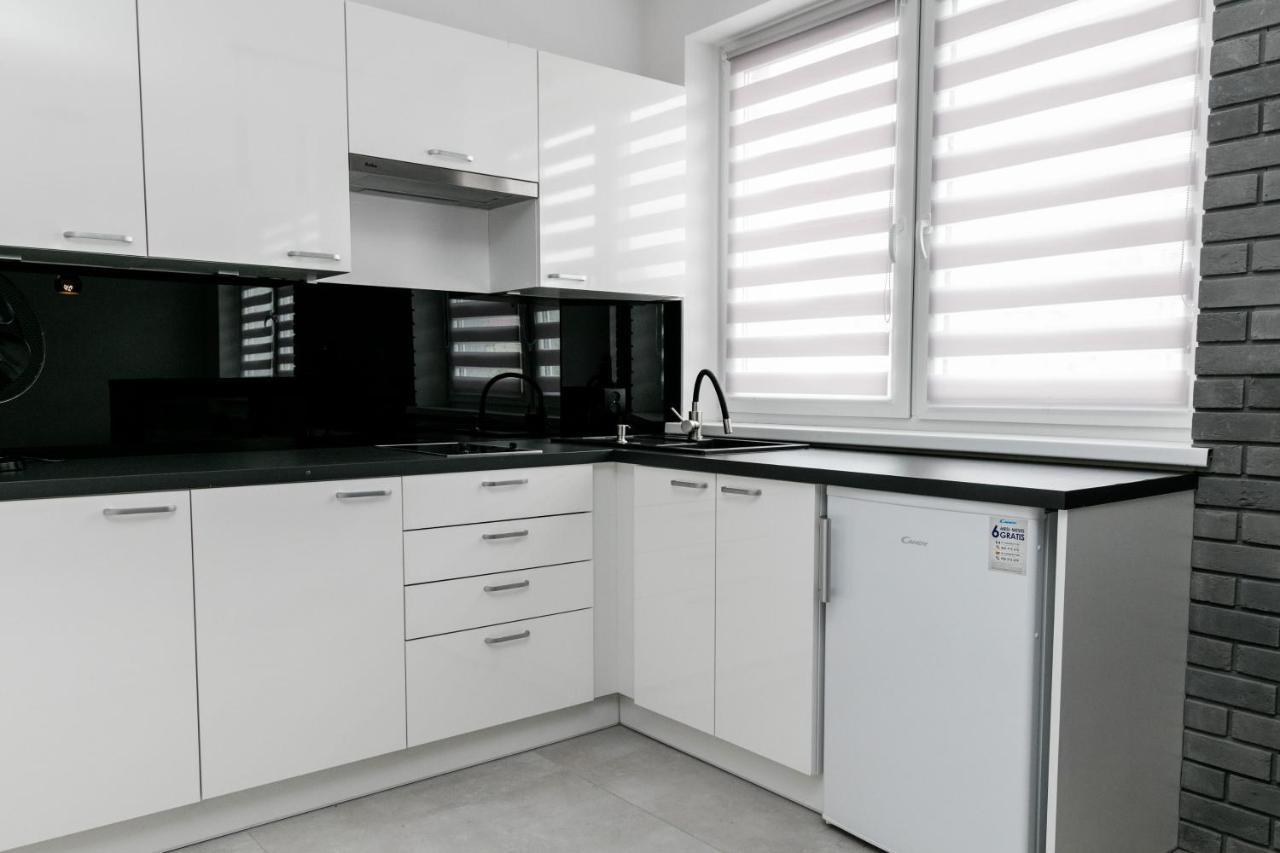 Apartament Z Lozem Malzenskim - Bezplatny Parking Posen Exterior foto