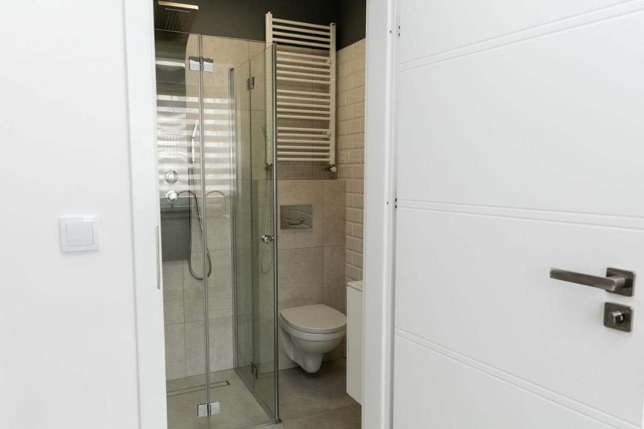 Apartament Z Lozem Malzenskim - Bezplatny Parking Posen Exterior foto