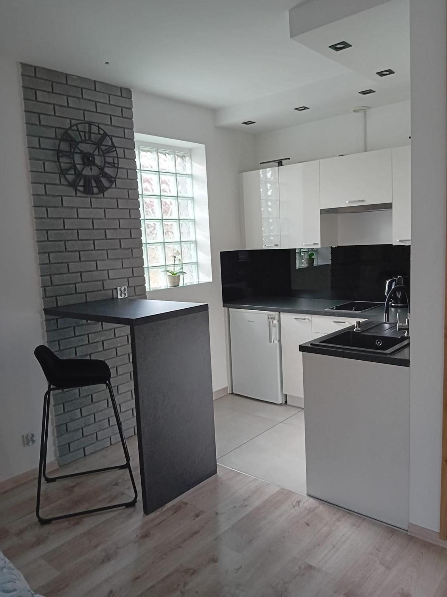 Apartament Z Lozem Malzenskim - Bezplatny Parking Posen Exterior foto